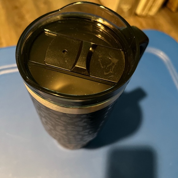 SOLD!!๐ฅ๐ฅ HARD TO FIND๐ฅ๐ฅ Yukon Fit Forty Leopard Print Tumbler with Straw - Picture 8 of 8